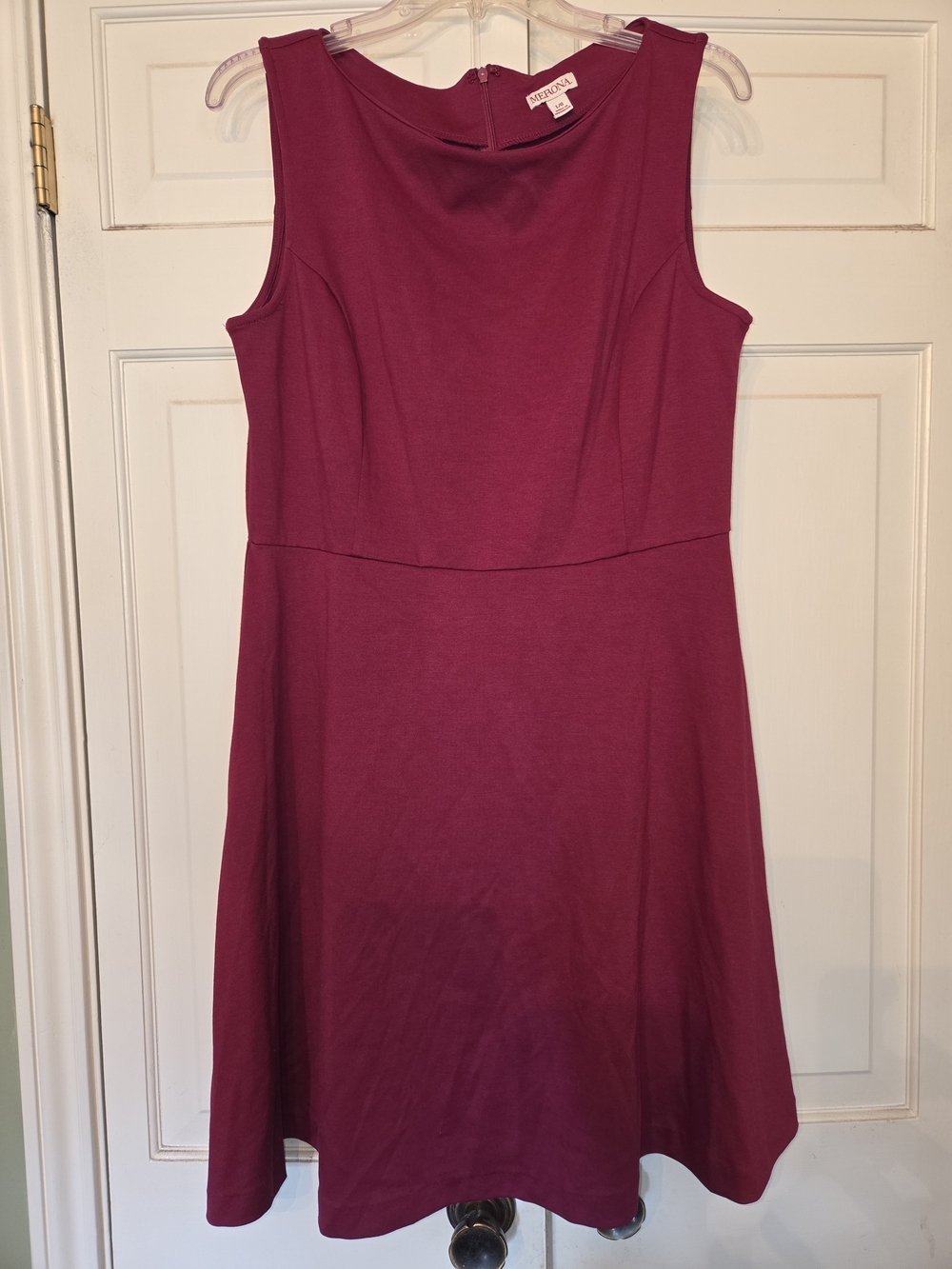 Merona Burgundy Solid Knit Scoop Neck Sleeveless A-Line Knee Dress L Zip